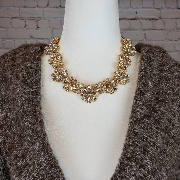 KATE Spade Crystal Floral Necklace NWT - Picture 2 of 9